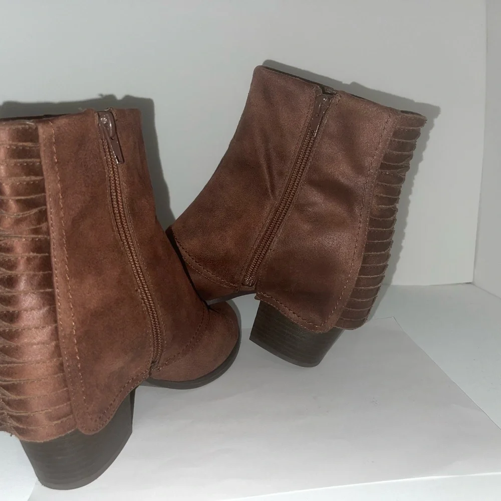 Fergilicious by Fergie Dark Brown Suede Ankle Boots – Size 7.5 M - Picture 4 of 7